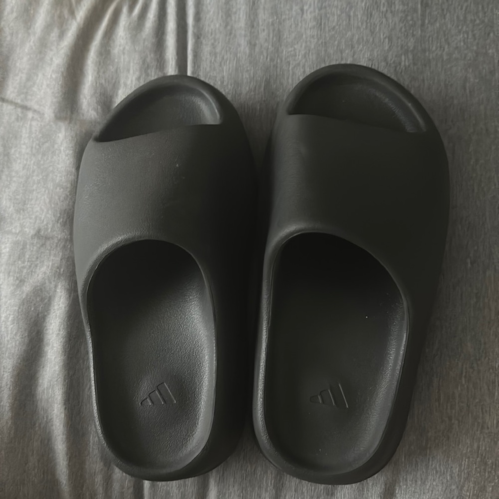 yeezy slides size 5 in men